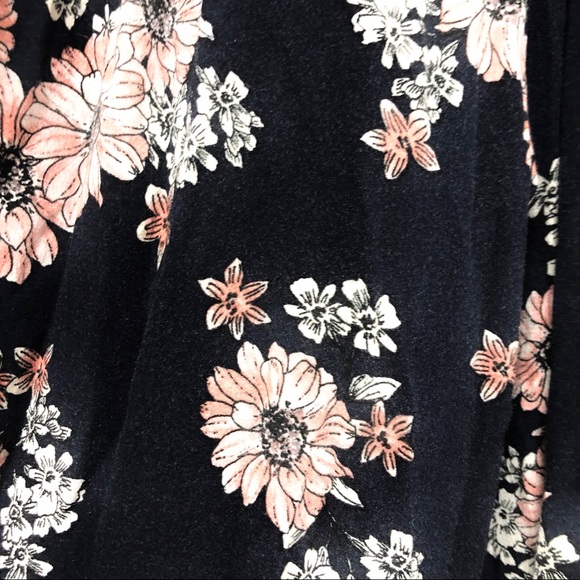 Cupcakes and Cashmere Navy and Floral Jumpsuit - Picture 9 of 9